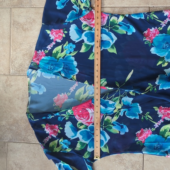 Feminine flowy floral kimono - Picture 8 of 8